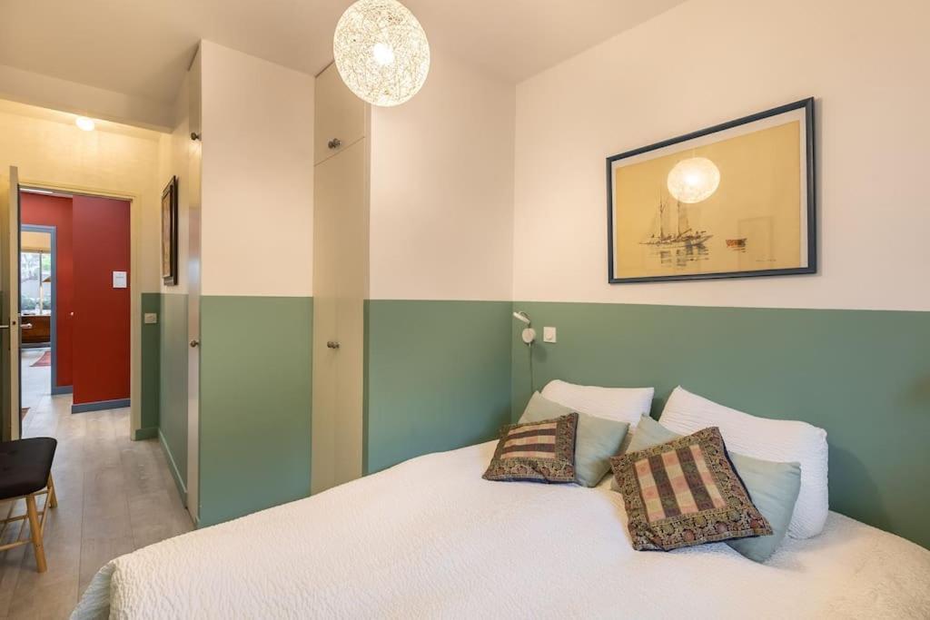 L'assomption De Charme Avec Balcon Paris