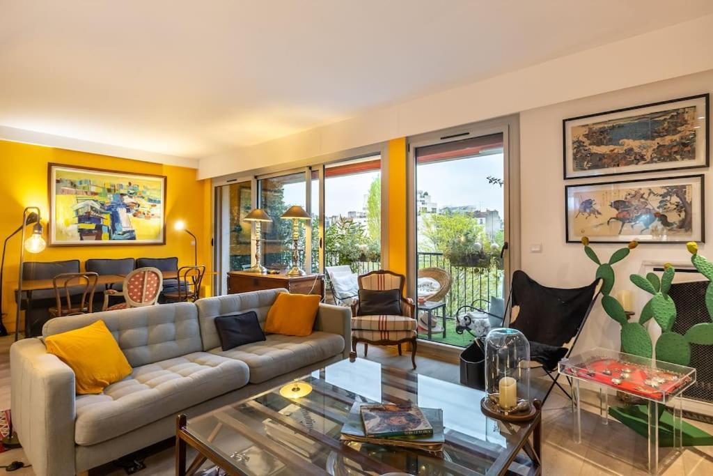 L'assomption De Charme Avec Balcon Paris